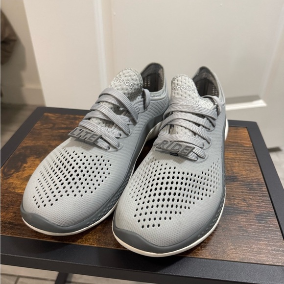 CROCS Men's Light Gray Sneakers - Picture 1 of 4